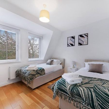 Roomy One Bed Loft Apartment Μπίσοπς Στόρτφορντ Εξωτερικό φωτογραφία