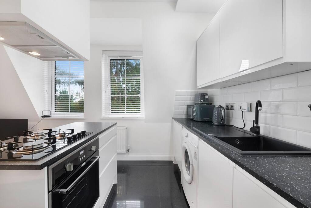 Roomy One Bed Loft Apartment Μπίσοπς Στόρτφορντ Εξωτερικό φωτογραφία