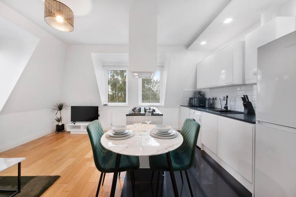 Roomy One Bed Loft Apartment Μπίσοπς Στόρτφορντ Εξωτερικό φωτογραφία